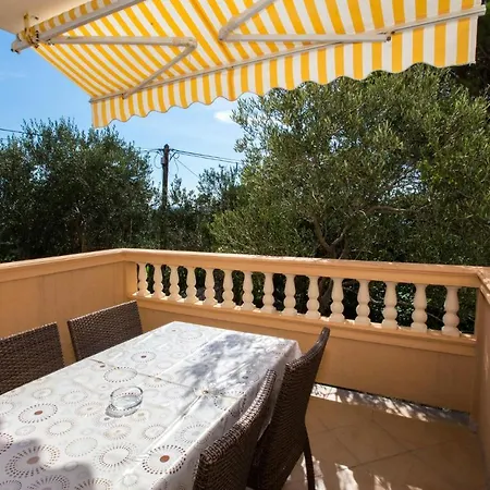 Apartment Gorgeous In Barbat With House Sea View Barbat na Rabu